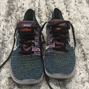 Nike Women's Blue and Pink Knit Sneakers